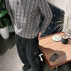 芬迪Fendi 2025官网秋冬季最新款圆领毛衣,专柜同步在售爆款!特供羊毛混纺面料.手感舒适.可直接接 芬迪Fendi 2025官网秋冬季最新款圆领毛衣,专柜同步在售爆款!特供羊毛混纺面料.手感舒适.可直接接
