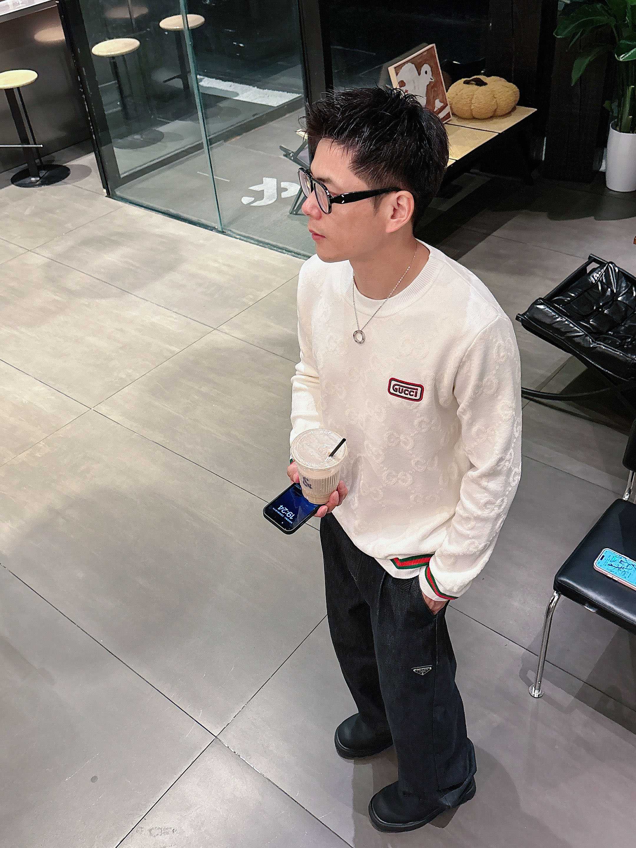 古驰Gucci 2025官网秋冬季最新款圆领毛衣，专柜同步在售爆款！特供羊毛混纺面料.手感舒适.可直接接