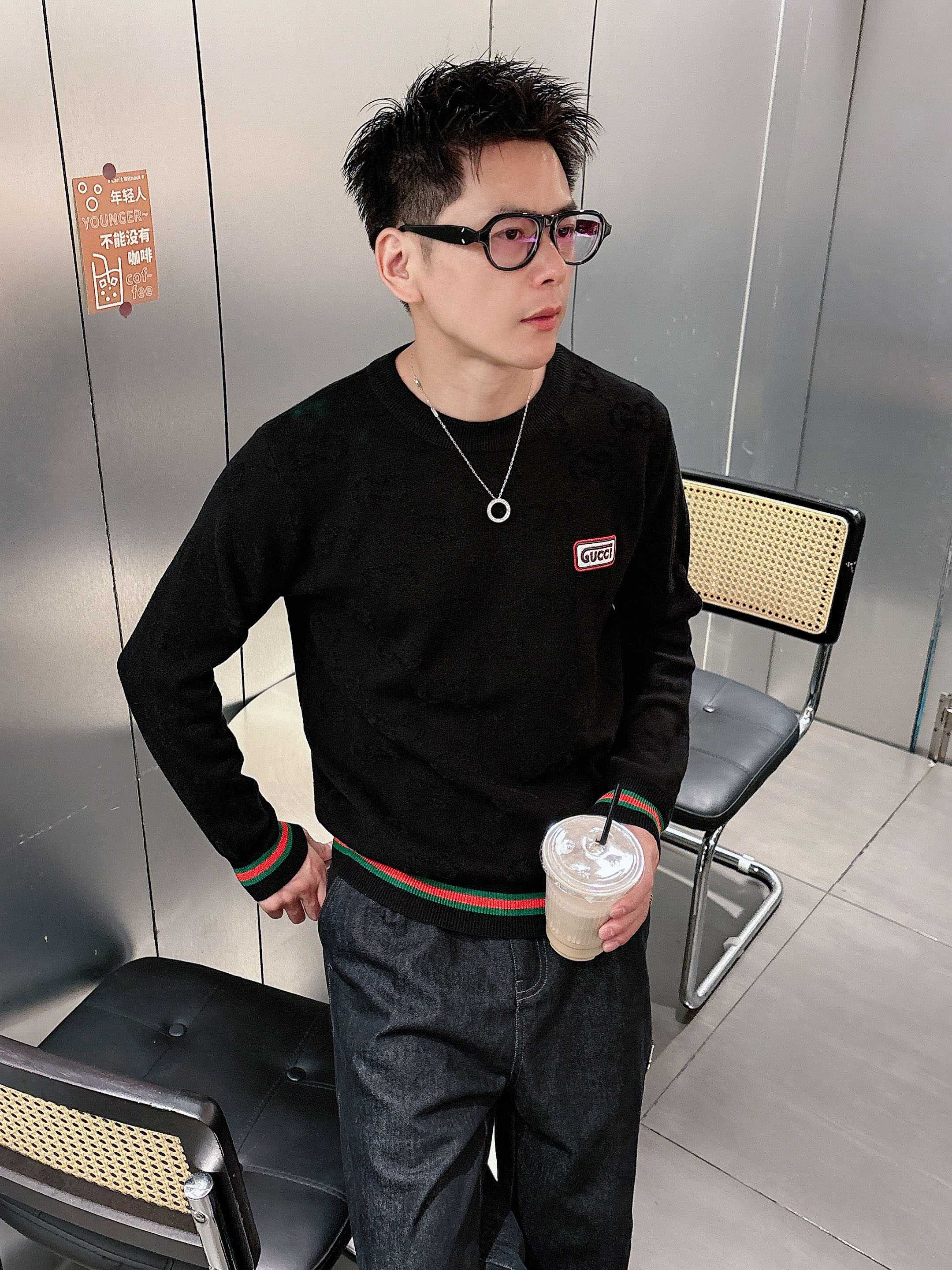 古驰Gucci 2025官网秋冬季最新款圆领毛衣，专柜同步在售爆款！特供羊毛混纺面料.手感舒适.可直接接