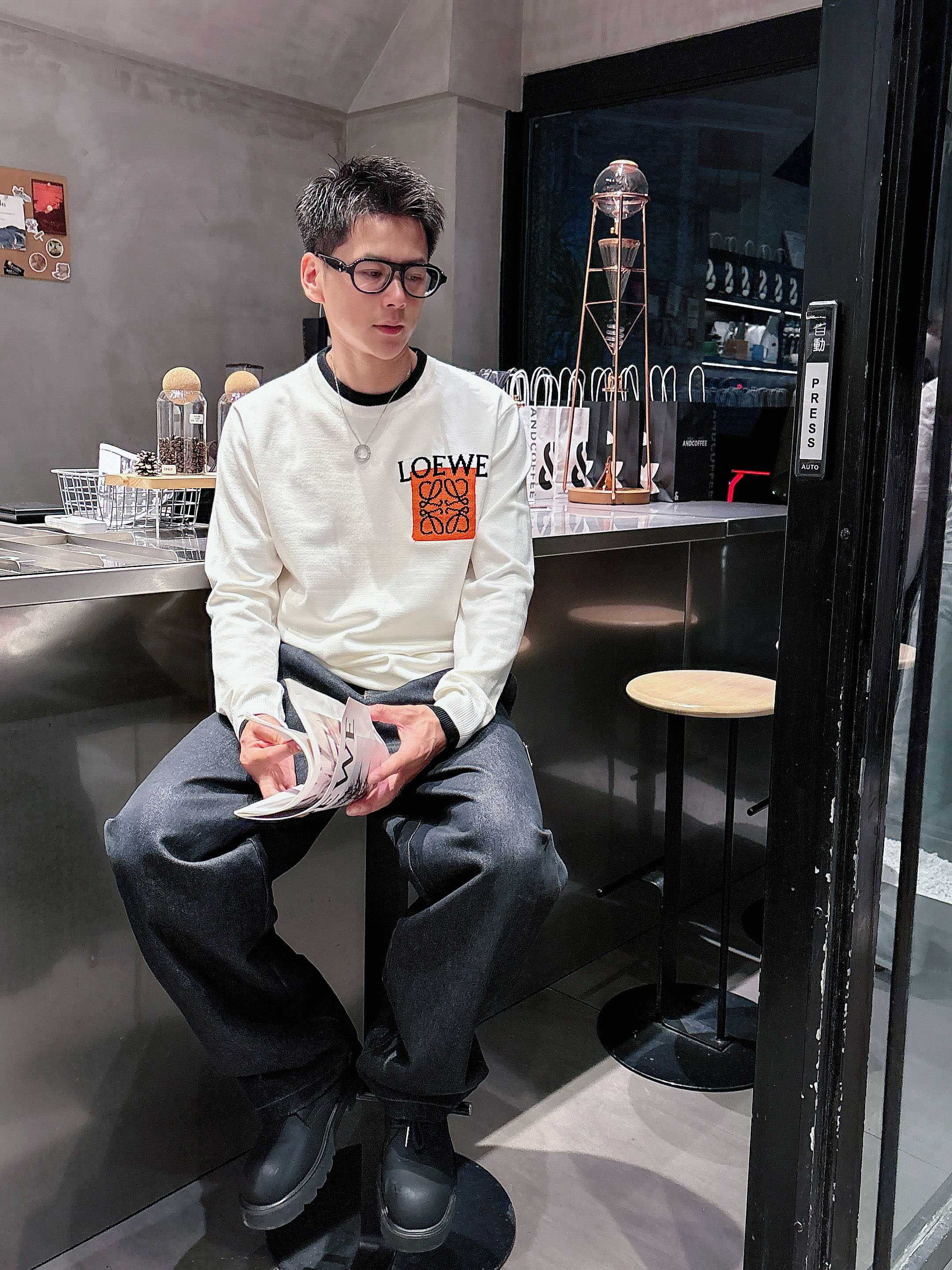 罗意威loewe 2025官网秋冬季最新款圆领毛衣，专柜同步在售爆款！特供羊毛混纺面料.手感舒适.可直接