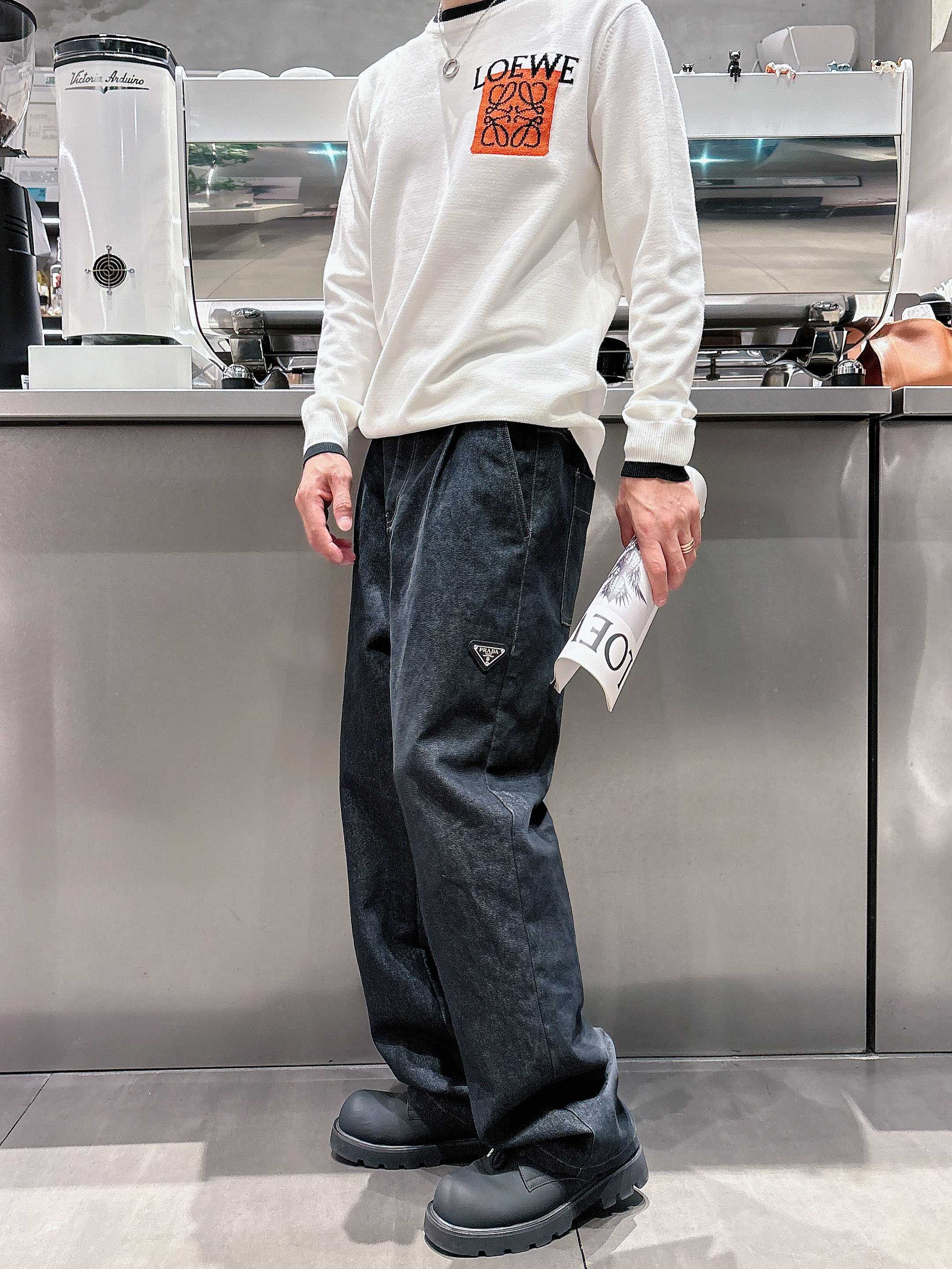 罗意威loewe 2025官网秋冬季最新款圆领毛衣，专柜同步在售爆款！特供羊毛混纺面料.手感舒适.可直接