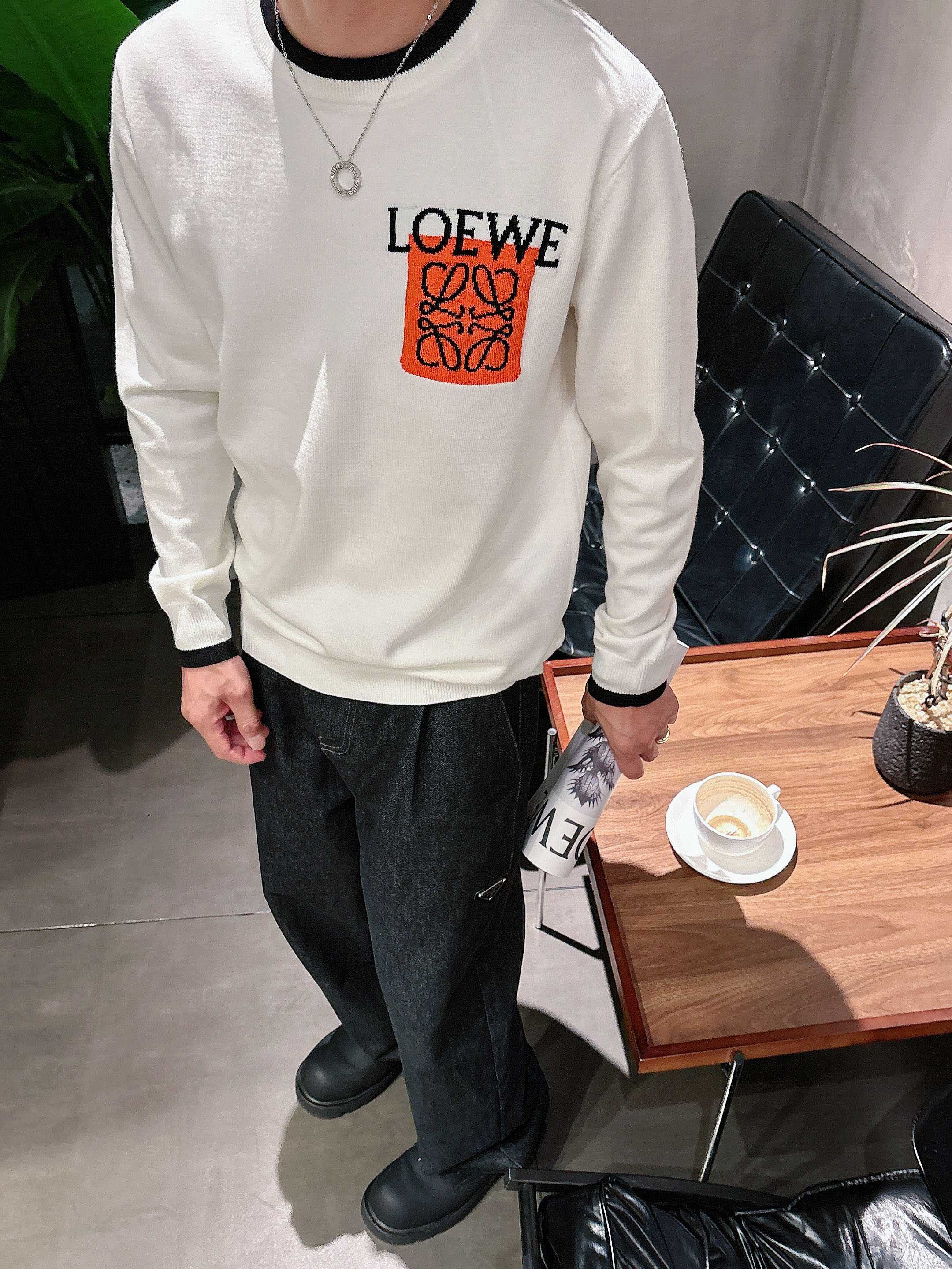 罗意威loewe 2025官网秋冬季最新款圆领毛衣，专柜同步在售爆款！特供羊毛混纺面料.手感舒适.可直接