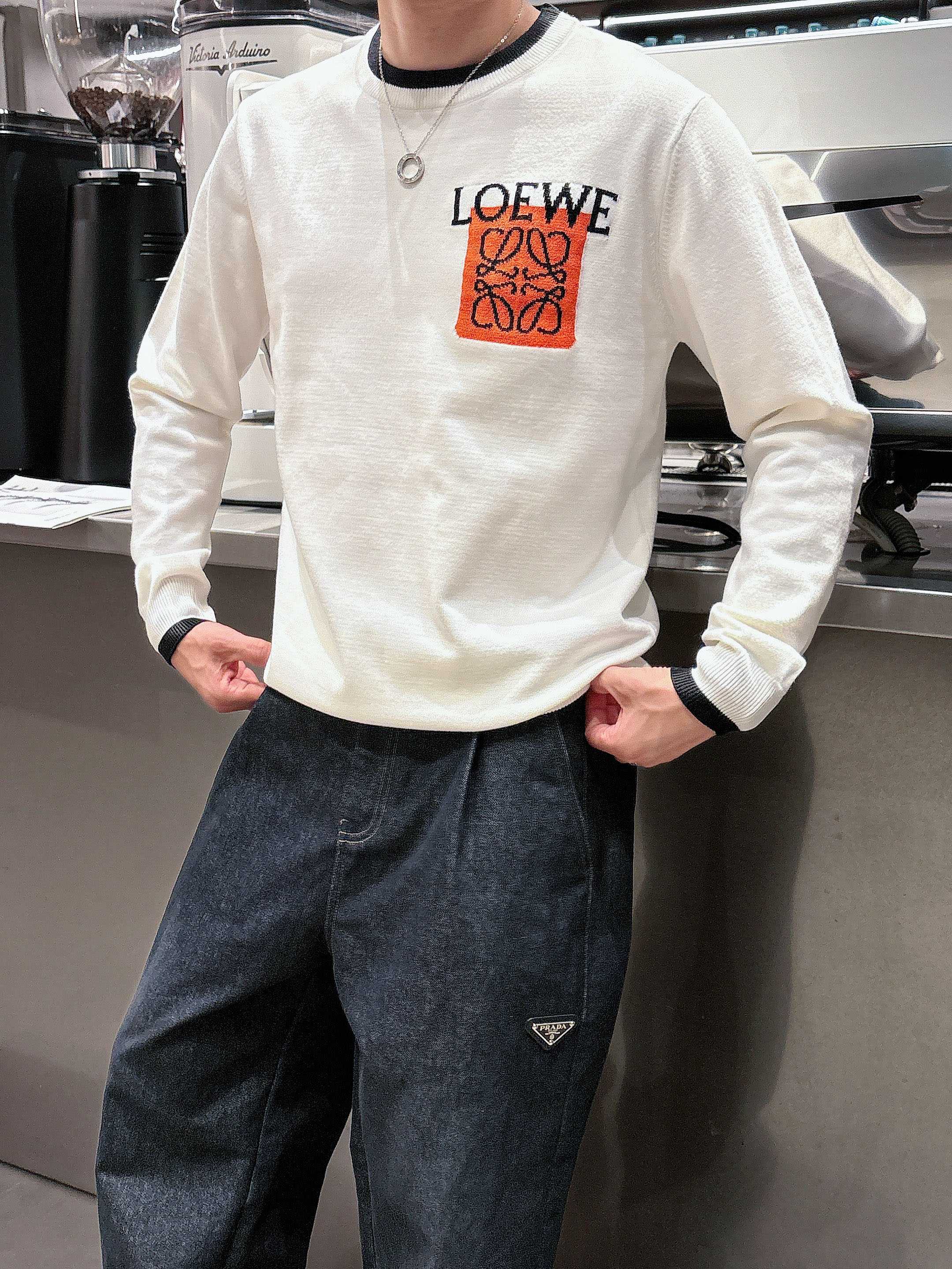 罗意威loewe 2025官网秋冬季最新款圆领毛衣，专柜同步在售爆款！特供羊毛混纺面料.手感舒适.可直接
