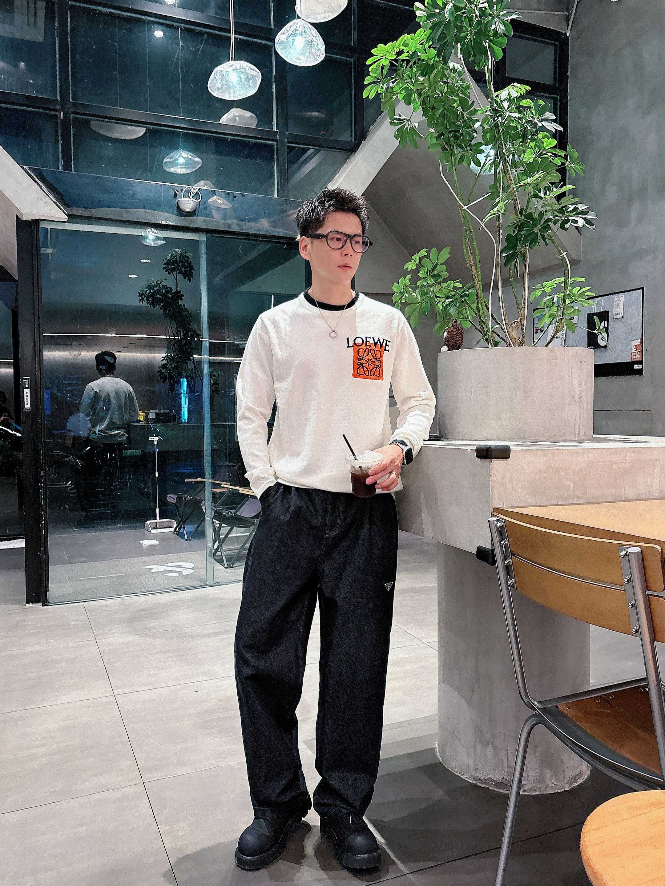 罗意威loewe 2025官网秋冬季最新款圆领毛衣，专柜同步在售爆款！特供羊毛混纺面料.手感舒适.可直接