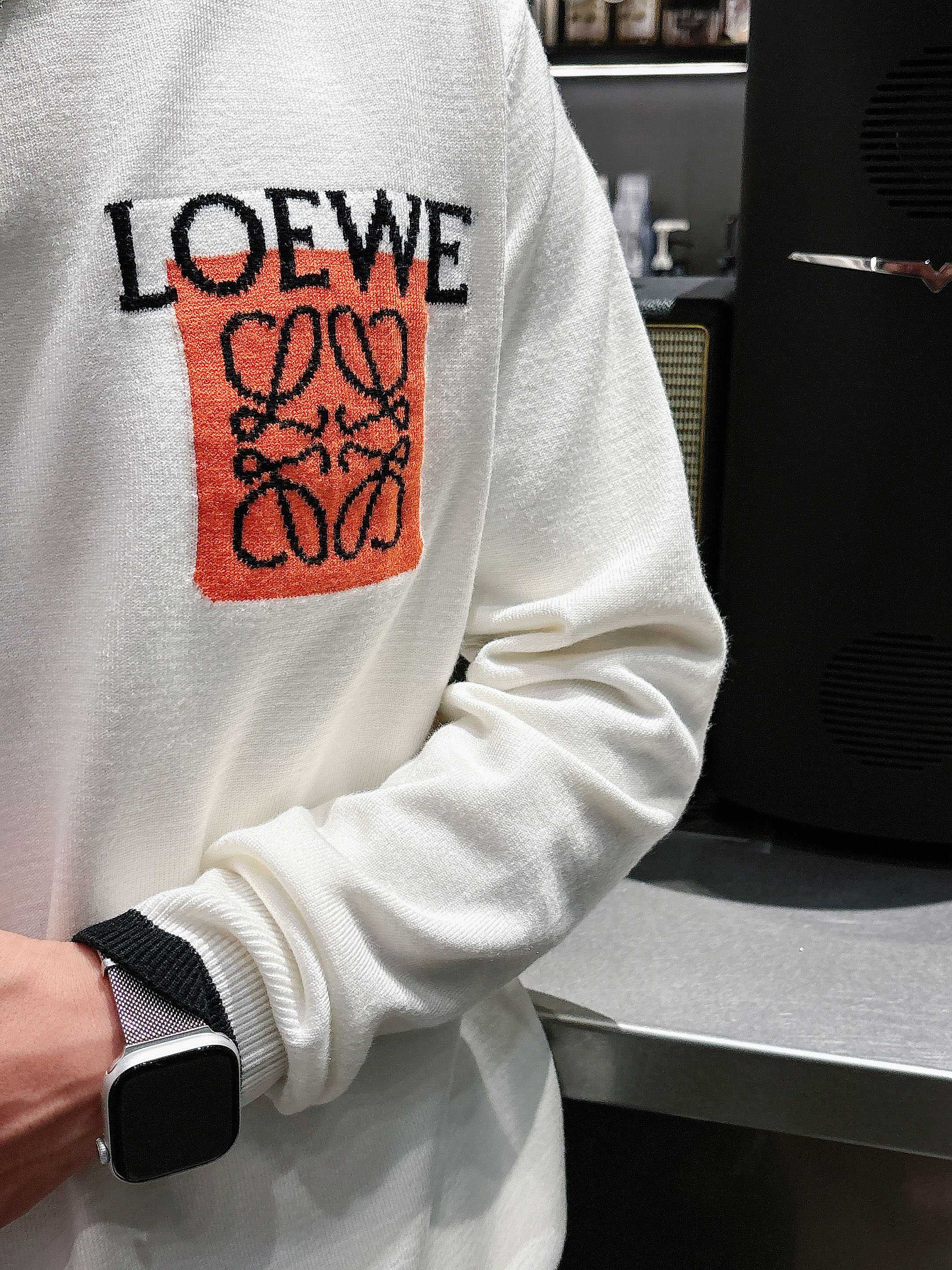 罗意威loewe 2025官网秋冬季最新款圆领毛衣，专柜同步在售爆款！特供羊毛混纺面料.手感舒适.可直接