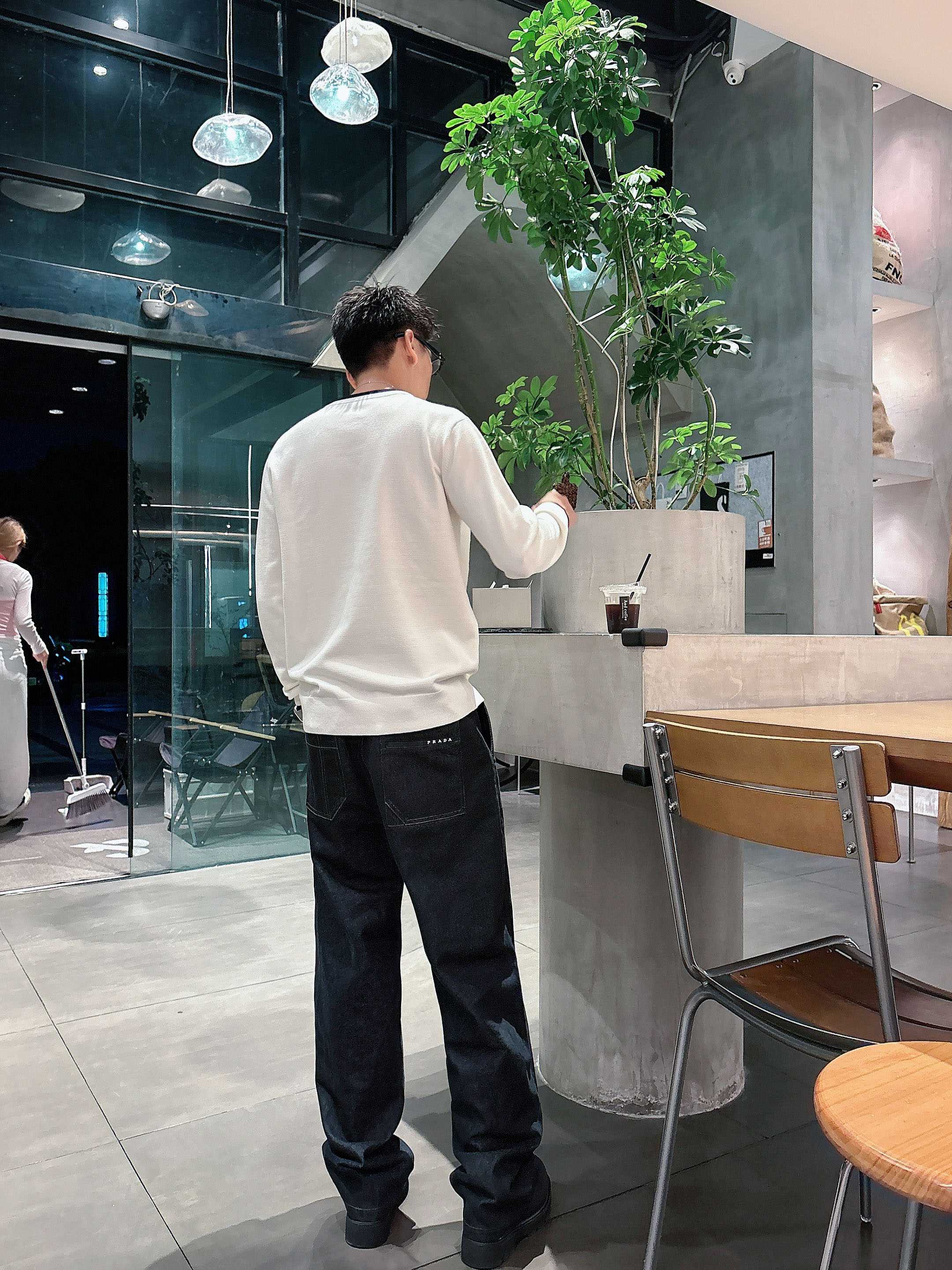罗意威loewe 2025官网秋冬季最新款圆领毛衣，专柜同步在售爆款！特供羊毛混纺面料.手感舒适.可直接