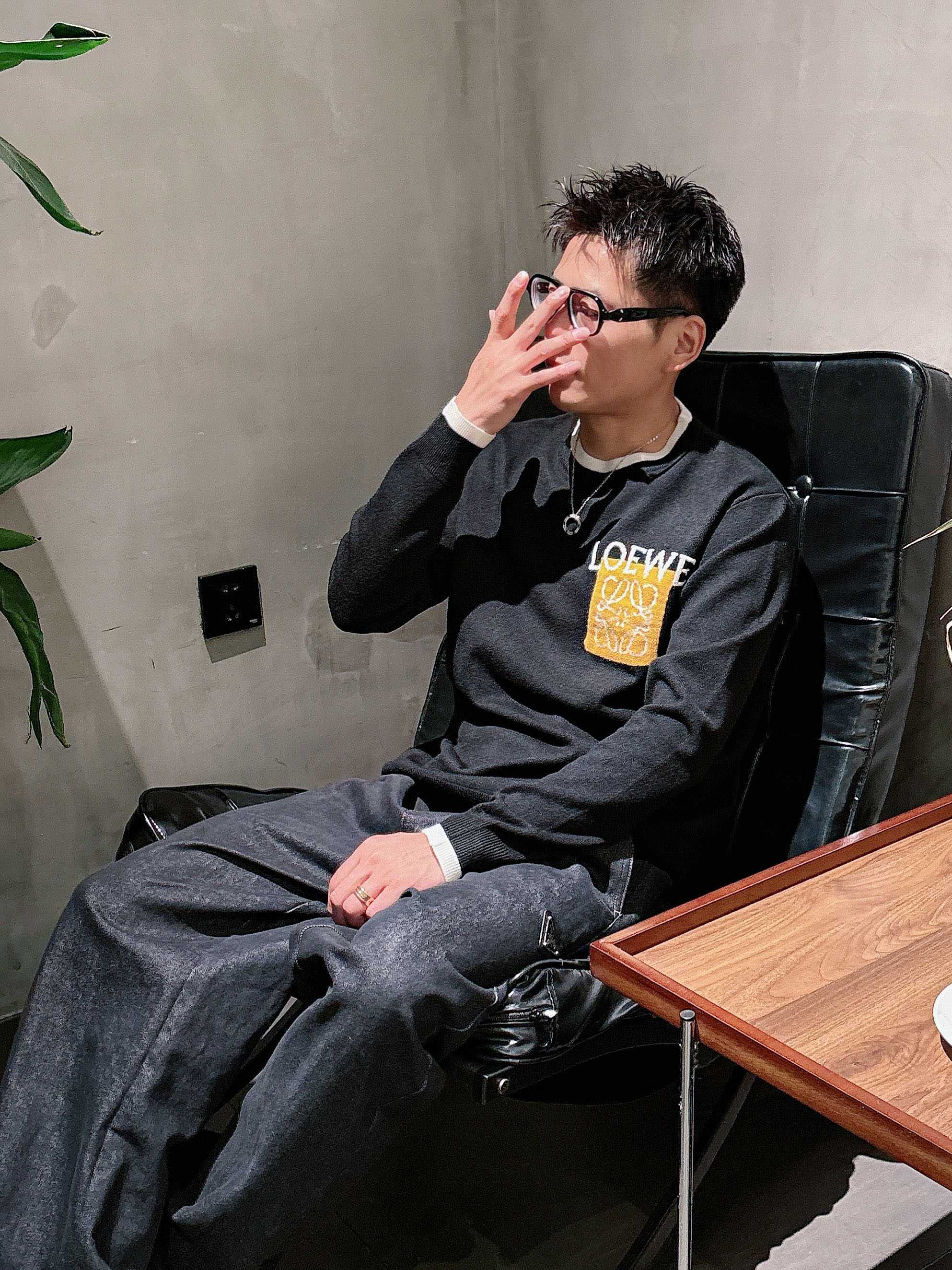 罗意威loewe 2025官网秋冬季最新款圆领毛衣，专柜同步在售爆款！特供羊毛混纺面料.手感舒适.可直接