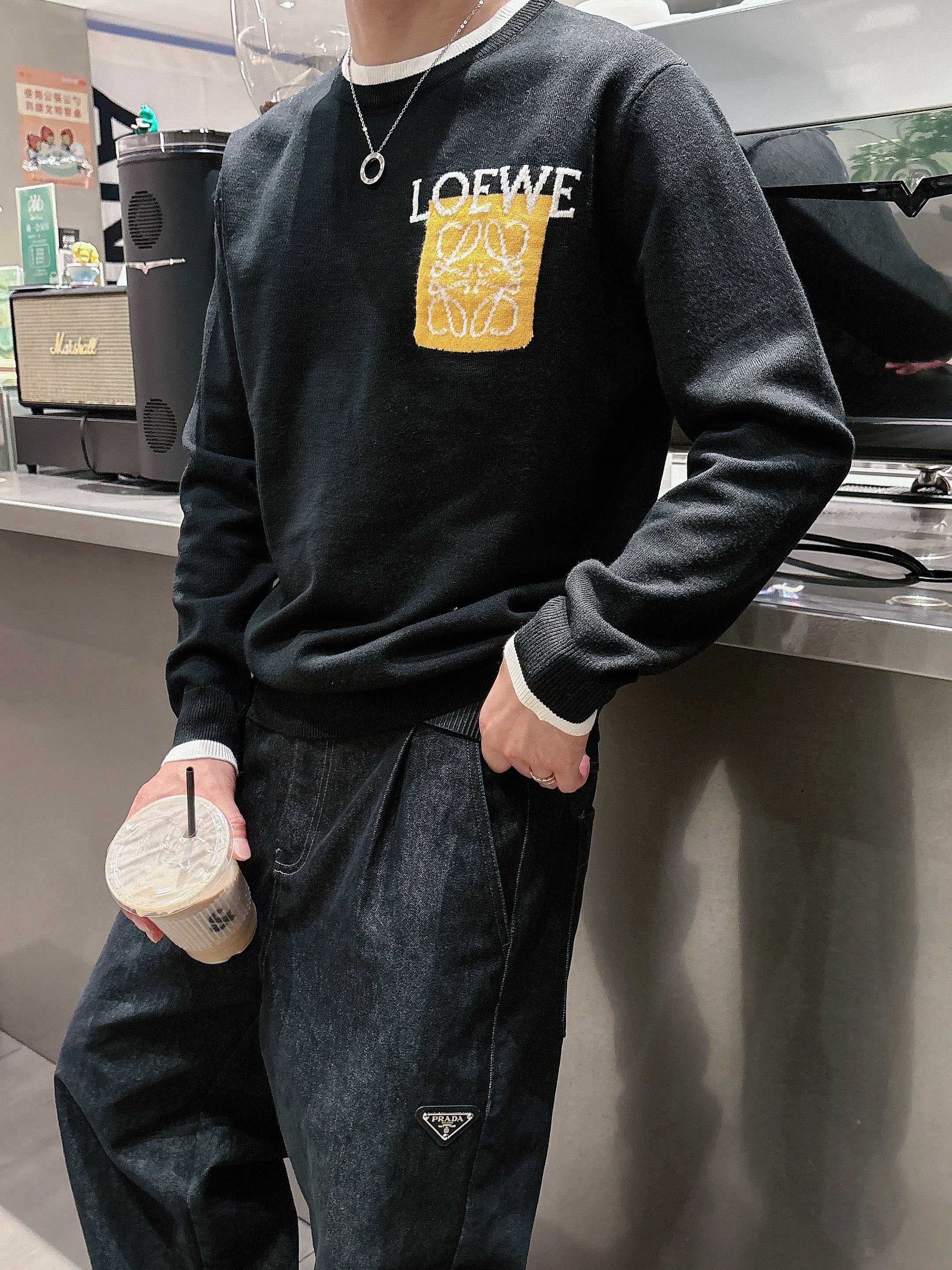 罗意威loewe 2025官网秋冬季最新款圆领毛衣，专柜同步在售爆款！特供羊毛混纺面料.手感舒适.可直接