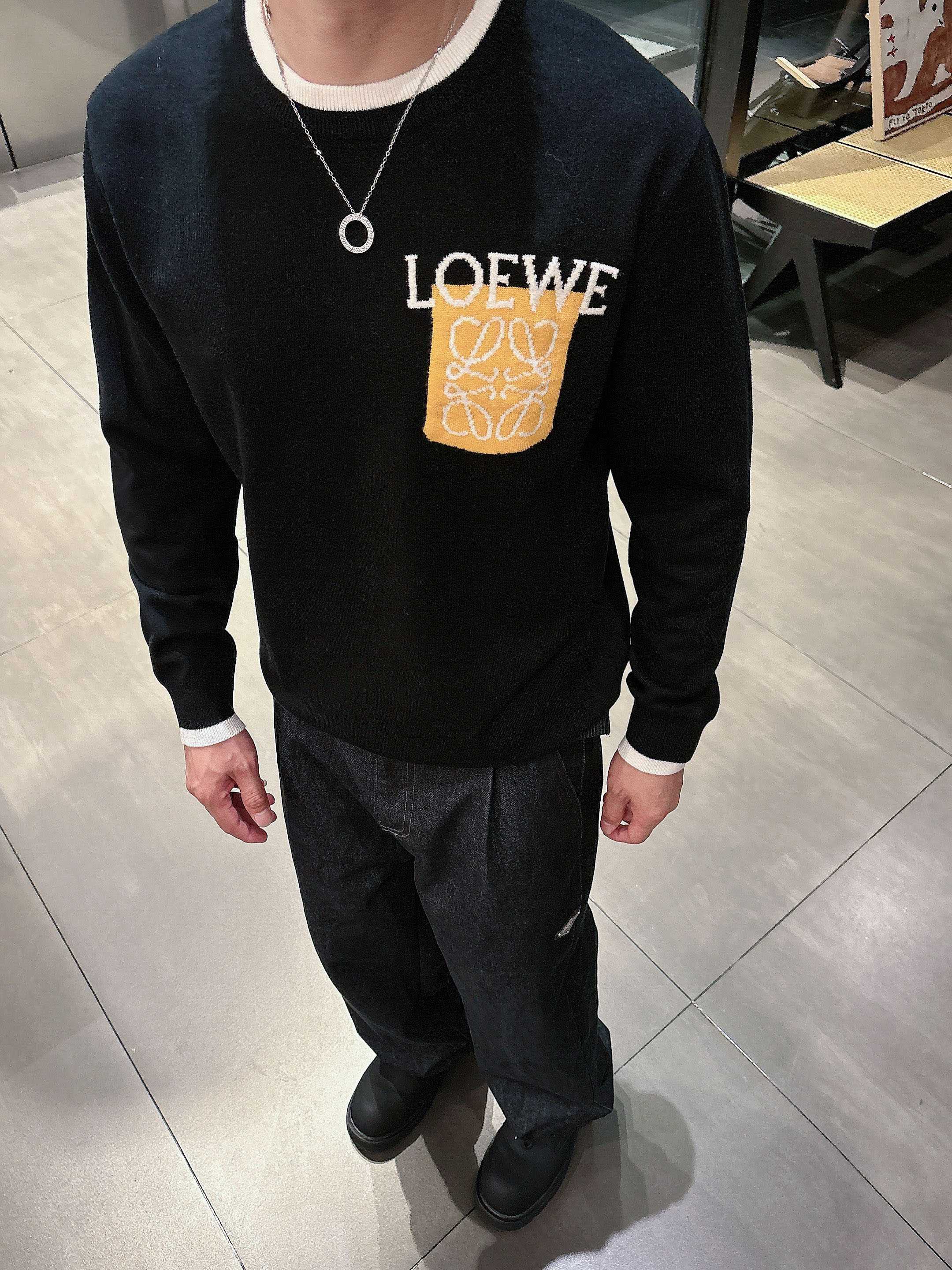 罗意威loewe 2025官网秋冬季最新款圆领毛衣，专柜同步在售爆款！特供羊毛混纺面料.手感舒适.可直接