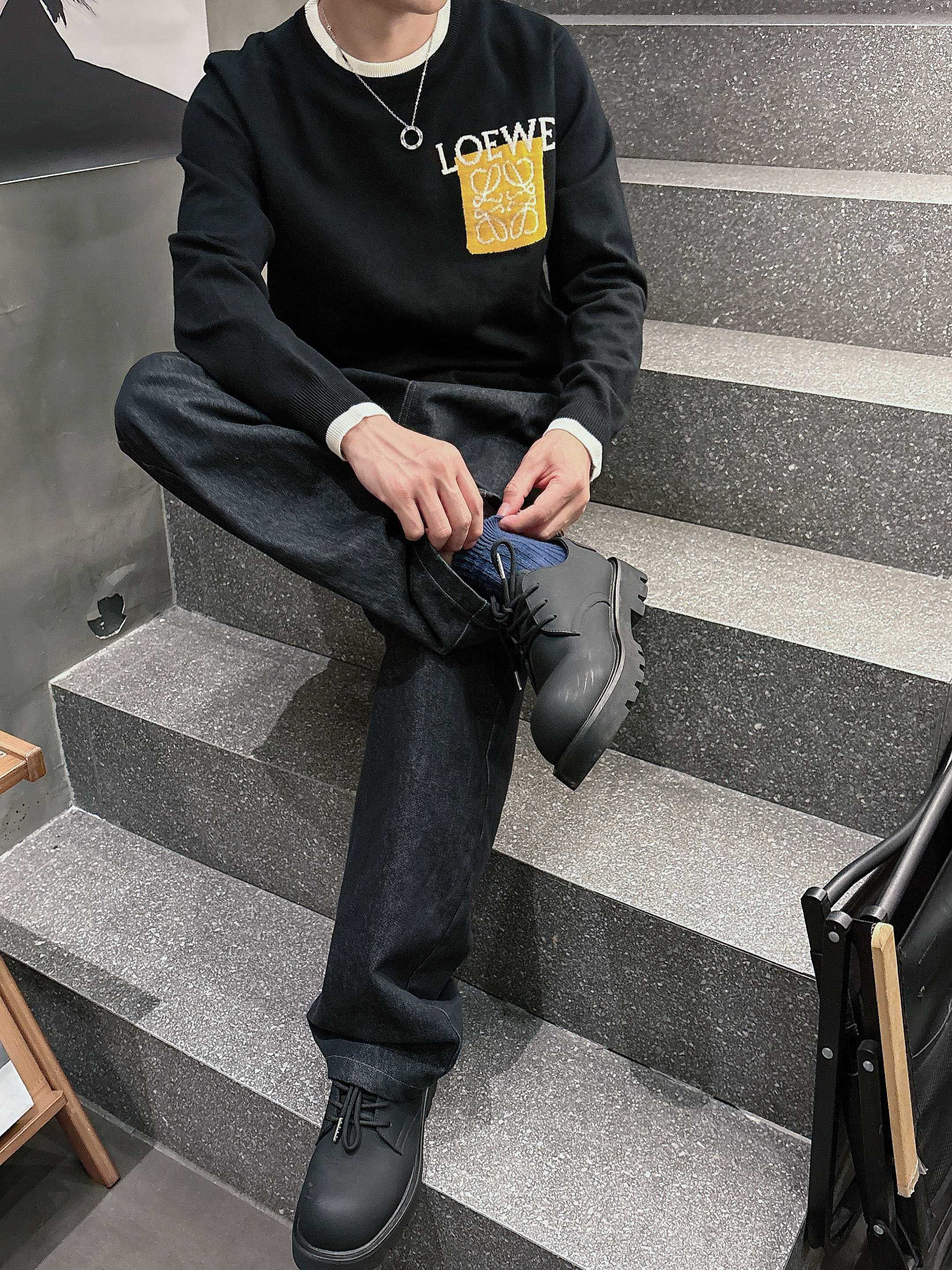 罗意威loewe 2025官网秋冬季最新款圆领毛衣，专柜同步在售爆款！特供羊毛混纺面料.手感舒适.可直接