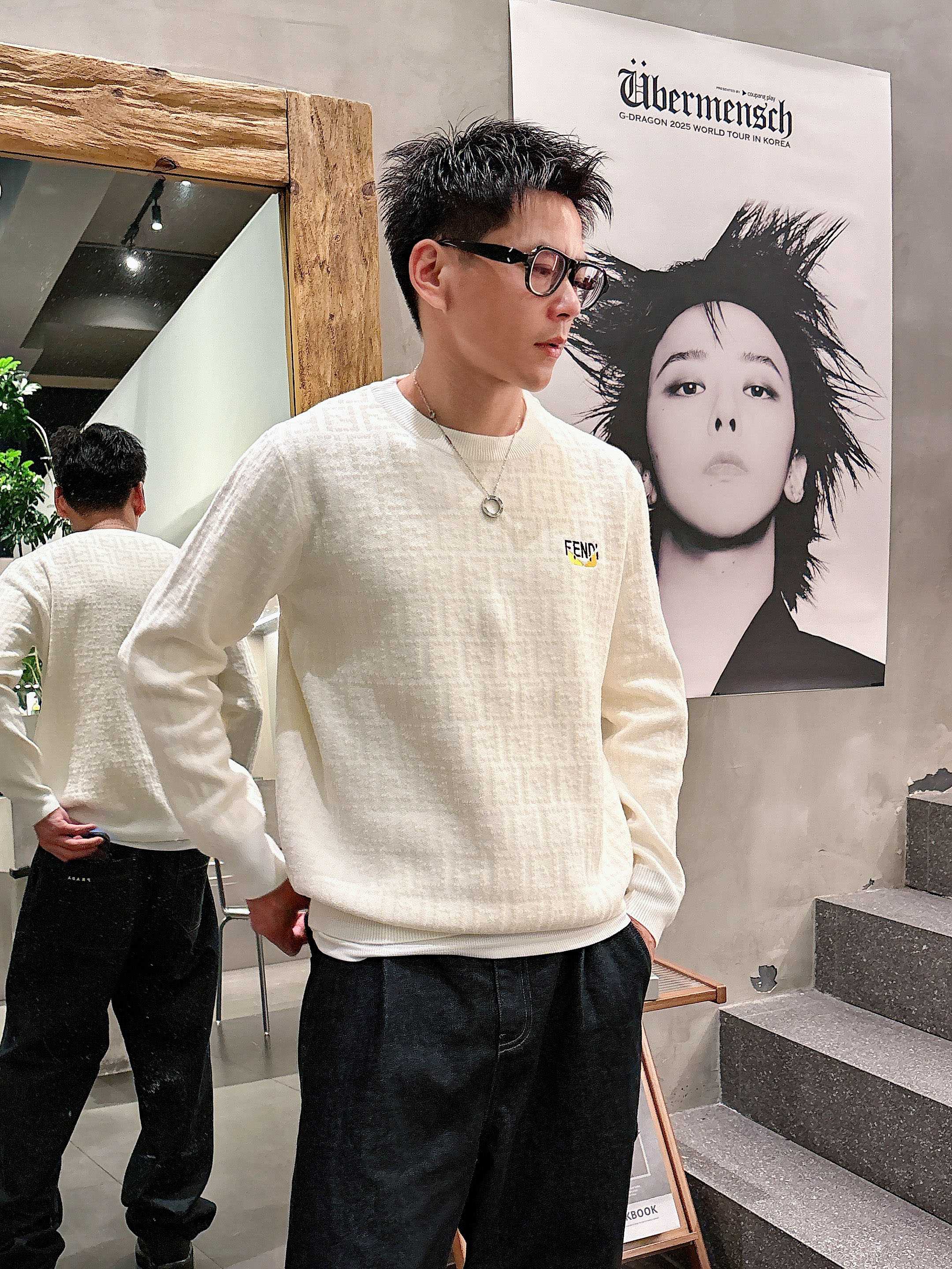 芬迪Fendi 2025官网秋冬季最新款圆领毛衣，专柜同步在售爆款！特供羊毛混纺面料.手感舒适.可直接接