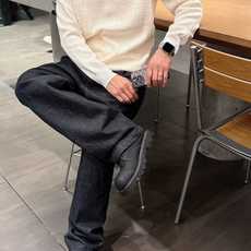 芬迪Fendi 2025官网秋冬季最新款圆领毛衣,专柜同步在售爆款!特供羊毛混纺面料.手感舒适.可直接接 芬迪Fendi 2025官网秋冬季最新款圆领毛衣,专柜同步在售爆款!特供羊毛混纺面料.手感舒适.可直接接