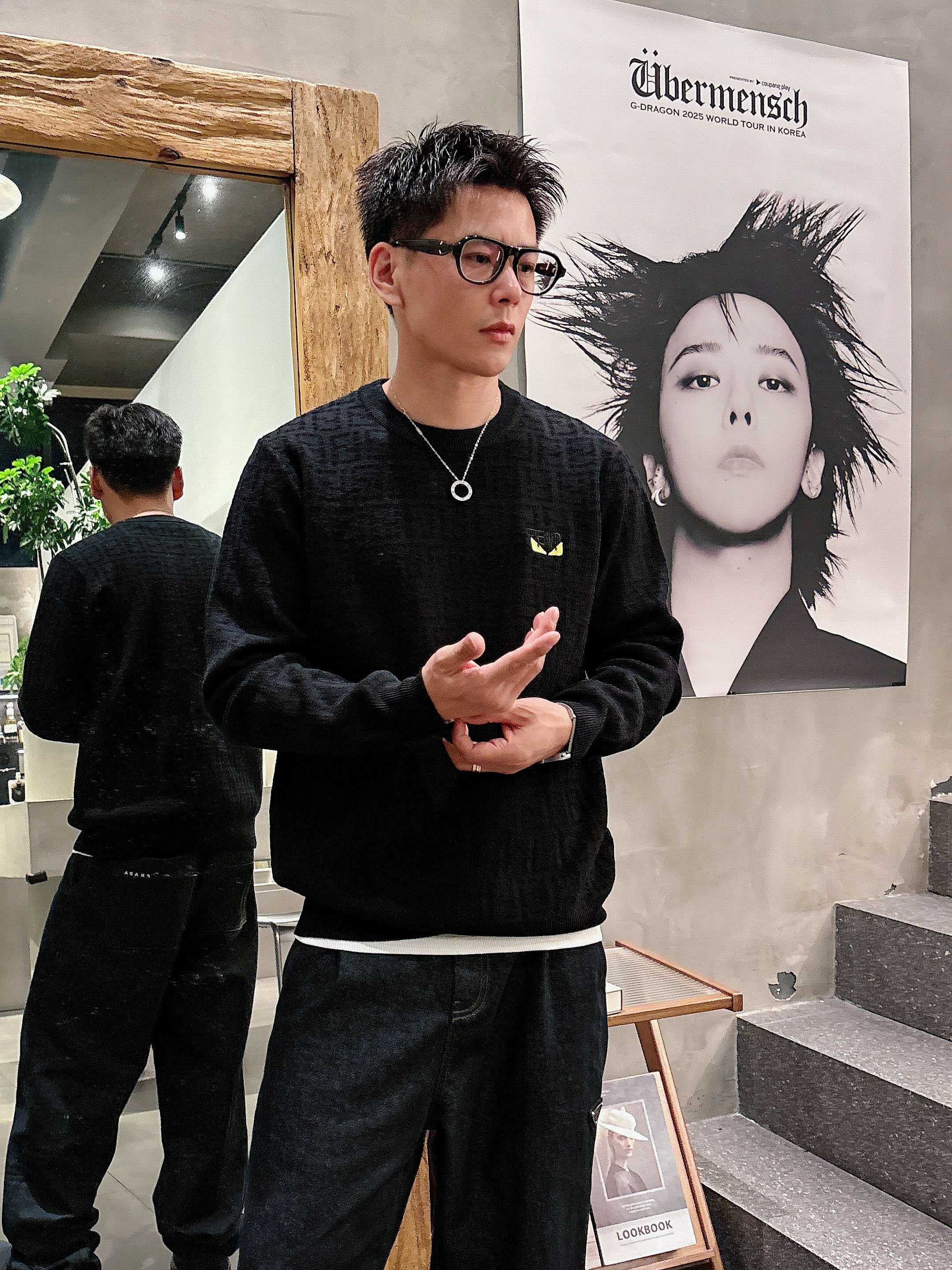 芬迪Fendi 2025官网秋冬季最新款圆领毛衣，专柜同步在售爆款！特供羊毛混纺面料.手感舒适.可直接接