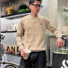 芬迪Fendi 2025官网秋冬季最新款圆领毛衣,专柜同步在售爆款!特供羊毛混纺面料.手感舒适.可直接接 芬迪Fendi 2025官网秋冬季最新款圆领毛衣,专柜同步在售爆款!特供羊毛混纺面料.手感舒适.可直接接