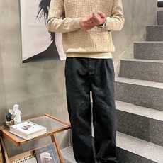 芬迪Fendi 2025官网秋冬季最新款圆领毛衣,专柜同步在售爆款!特供羊毛混纺面料.手感舒适.可直接接 芬迪Fendi 2025官网秋冬季最新款圆领毛衣,专柜同步在售爆款!特供羊毛混纺面料.手感舒适.可直接接