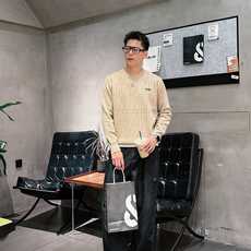 芬迪Fendi 2025官网秋冬季最新款圆领毛衣,专柜同步在售爆款!特供羊毛混纺面料.手感舒适.可直接接 芬迪Fendi 2025官网秋冬季最新款圆领毛衣,专柜同步在售爆款!特供羊毛混纺面料.手感舒适.可直接接