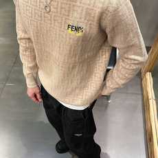 芬迪Fendi 2025官网秋冬季最新款圆领毛衣,专柜同步在售爆款!特供羊毛混纺面料.手感舒适.可直接接 芬迪Fendi 2025官网秋冬季最新款圆领毛衣,专柜同步在售爆款!特供羊毛混纺面料.手感舒适.可直接接