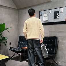 芬迪Fendi 2025官网秋冬季最新款圆领毛衣,专柜同步在售爆款!特供羊毛混纺面料.手感舒适.可直接接 芬迪Fendi 2025官网秋冬季最新款圆领毛衣,专柜同步在售爆款!特供羊毛混纺面料.手感舒适.可直接接