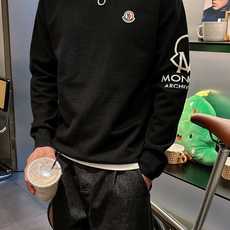 蒙口Moncler 2025官网秋冬季最新款圆领毛衣,专柜同步在售爆款!特供羊毛混纺面料.手感舒适.可直 蒙口Moncler 2025官网秋冬季最新款圆领毛衣,专柜同步在售爆款!特供羊毛混纺面料.手感舒适.可直