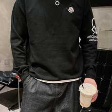 蒙口Moncler 2025官网秋冬季最新款圆领毛衣,专柜同步在售爆款!特供羊毛混纺面料.手感舒适.可直 蒙口Moncler 2025官网秋冬季最新款圆领毛衣,专柜同步在售爆款!特供羊毛混纺面料.手感舒适.可直