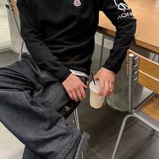 蒙口Moncler 2025官网秋冬季最新款圆领毛衣,专柜同步在售爆款!特供羊毛混纺面料.手感舒适.可直 蒙口Moncler 2025官网秋冬季最新款圆领毛衣,专柜同步在售爆款!特供羊毛混纺面料.手感舒适.可直