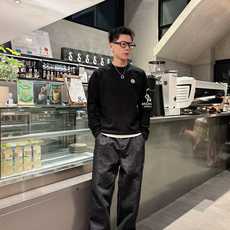 蒙口Moncler 2025官网秋冬季最新款圆领毛衣,专柜同步在售爆款!特供羊毛混纺面料.手感舒适.可直 蒙口Moncler 2025官网秋冬季最新款圆领毛衣,专柜同步在售爆款!特供羊毛混纺面料.手感舒适.可直