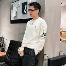 蒙口Moncler 2025官网秋冬季最新款圆领毛衣,专柜同步在售爆款!特供羊毛混纺面料.手感舒适.可直 蒙口Moncler 2025官网秋冬季最新款圆领毛衣,专柜同步在售爆款!特供羊毛混纺面料.手感舒适.可直