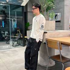 蒙口Moncler 2025官网秋冬季最新款圆领毛衣,专柜同步在售爆款!特供羊毛混纺面料.手感舒适.可直 蒙口Moncler 2025官网秋冬季最新款圆领毛衣,专柜同步在售爆款!特供羊毛混纺面料.手感舒适.可直