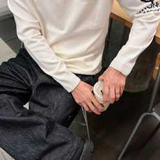 蒙口Moncler 2025官网秋冬季最新款圆领毛衣,专柜同步在售爆款!特供羊毛混纺面料.手感舒适.可直 蒙口Moncler 2025官网秋冬季最新款圆领毛衣,专柜同步在售爆款!特供羊毛混纺面料.手感舒适.可直