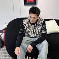 迪奥Dior 2025官网秋冬季最新款圆领毛衣,专柜同步在售爆款!特供羊毛混纺面料.手感舒适.可直接接触 迪奥Dior 2025官网秋冬季最新款圆领毛衣,专柜同步在售爆款!特供羊毛混纺面料.手感舒适.可直接接触