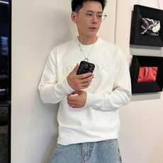 普拉达Prada 2025官网秋冬季最新款圆领毛衣,专柜同步在售爆款!特供羊毛混纺面料.手感舒适.可直接 普拉达Prada 2025官网秋冬季最新款圆领毛衣,专柜同步在售爆款!特供羊毛混纺面料.手感舒适.可直接