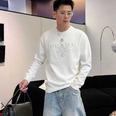 普拉达Prada 2025官网秋冬季最新款圆领毛衣,专柜同步在售爆款!特供羊毛混纺面料.手感舒适.可直接 普拉达Prada 2025官网秋冬季最新款圆领毛衣,专柜同步在售爆款!特供羊毛混纺面料.手感舒适.可直接