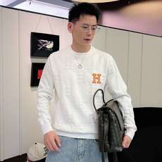 爱马仕hermes 2025官网秋冬季最新款圆领毛衣,专柜同步在售爆款!特供羊毛混纺面料.手感舒适.可直 爱马仕hermes 2025官网秋冬季最新款圆领毛衣,专柜同步在售爆款!特供羊毛混纺面料.手感舒适.可直