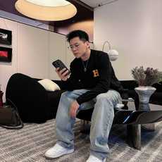 爱马仕hermes 2025官网秋冬季最新款圆领毛衣,专柜同步在售爆款!特供羊毛混纺面料.手感舒适.可直 爱马仕hermes 2025官网秋冬季最新款圆领毛衣,专柜同步在售爆款!特供羊毛混纺面料.手感舒适.可直