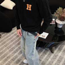 爱马仕hermes 2025官网秋冬季最新款圆领毛衣,专柜同步在售爆款!特供羊毛混纺面料.手感舒适.可直 爱马仕hermes 2025官网秋冬季最新款圆领毛衣,专柜同步在售爆款!特供羊毛混纺面料.手感舒适.可直