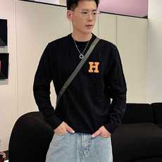 爱马仕hermes 2025官网秋冬季最新款圆领毛衣,专柜同步在售爆款!特供羊毛混纺面料.手感舒适.可直 爱马仕hermes 2025官网秋冬季最新款圆领毛衣,专柜同步在售爆款!特供羊毛混纺面料.手感舒适.可直