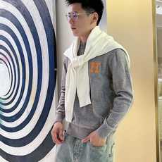 爱马仕hermes 2025官网秋冬季最新款圆领毛衣,专柜同步在售爆款!特供羊毛混纺面料.手感舒适.可直 爱马仕hermes 2025官网秋冬季最新款圆领毛衣,专柜同步在售爆款!特供羊毛混纺面料.手感舒适.可直