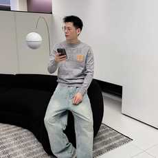爱马仕hermes 2025官网秋冬季最新款圆领毛衣,专柜同步在售爆款!特供羊毛混纺面料.手感舒适.可直 爱马仕hermes 2025官网秋冬季最新款圆领毛衣,专柜同步在售爆款!特供羊毛混纺面料.手感舒适.可直