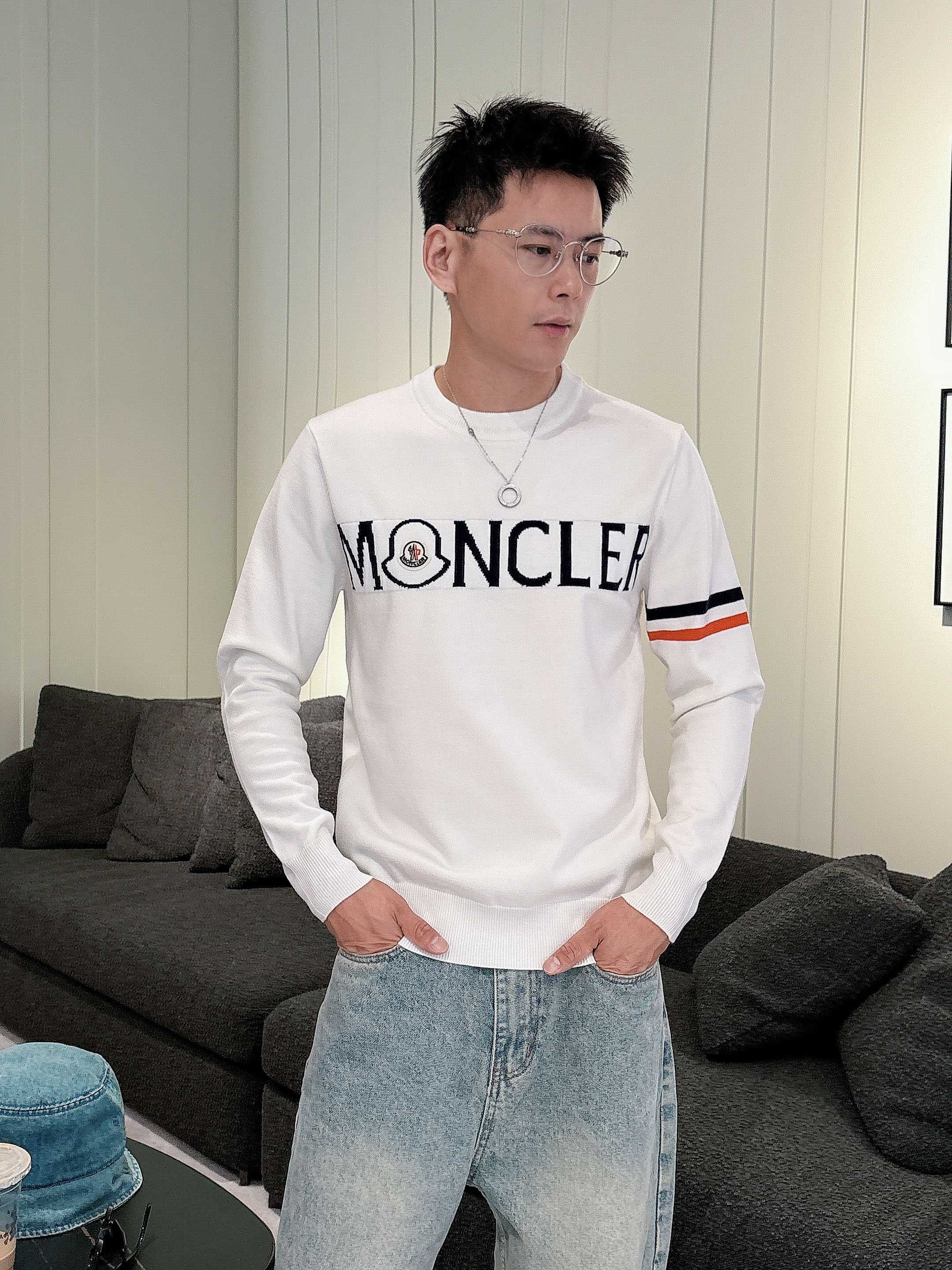 蒙口moncler 2025官网秋冬季最新款圆领毛衣，专柜同步在售爆款！特供羊毛混纺面料.手感舒适.可直