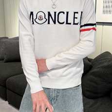蒙口moncler 2025官网秋冬季最新款圆领毛衣,专柜同步在售爆款!特供羊毛混纺面料.手感舒适.可直 蒙口moncler 2025官网秋冬季最新款圆领毛衣,专柜同步在售爆款!特供羊毛混纺面料.手感舒适.可直