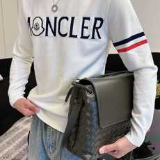 蒙口moncler 2025官网秋冬季最新款圆领毛衣,专柜同步在售爆款!特供羊毛混纺面料.手感舒适.可直 蒙口moncler 2025官网秋冬季最新款圆领毛衣,专柜同步在售爆款!特供羊毛混纺面料.手感舒适.可直