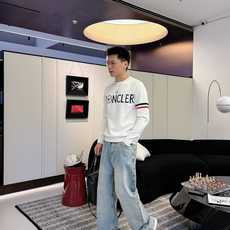 蒙口moncler 2025官网秋冬季最新款圆领毛衣,专柜同步在售爆款!特供羊毛混纺面料.手感舒适.可直 蒙口moncler 2025官网秋冬季最新款圆领毛衣,专柜同步在售爆款!特供羊毛混纺面料.手感舒适.可直