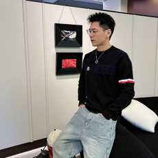 蒙口moncler 2025官网秋冬季最新款圆领毛衣,专柜同步在售爆款!特供羊毛混纺面料.手感舒适.可直 蒙口moncler 2025官网秋冬季最新款圆领毛衣,专柜同步在售爆款!特供羊毛混纺面料.手感舒适.可直