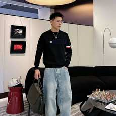 蒙口moncler 2025官网秋冬季最新款圆领毛衣,专柜同步在售爆款!特供羊毛混纺面料.手感舒适.可直 蒙口moncler 2025官网秋冬季最新款圆领毛衣,专柜同步在售爆款!特供羊毛混纺面料.手感舒适.可直