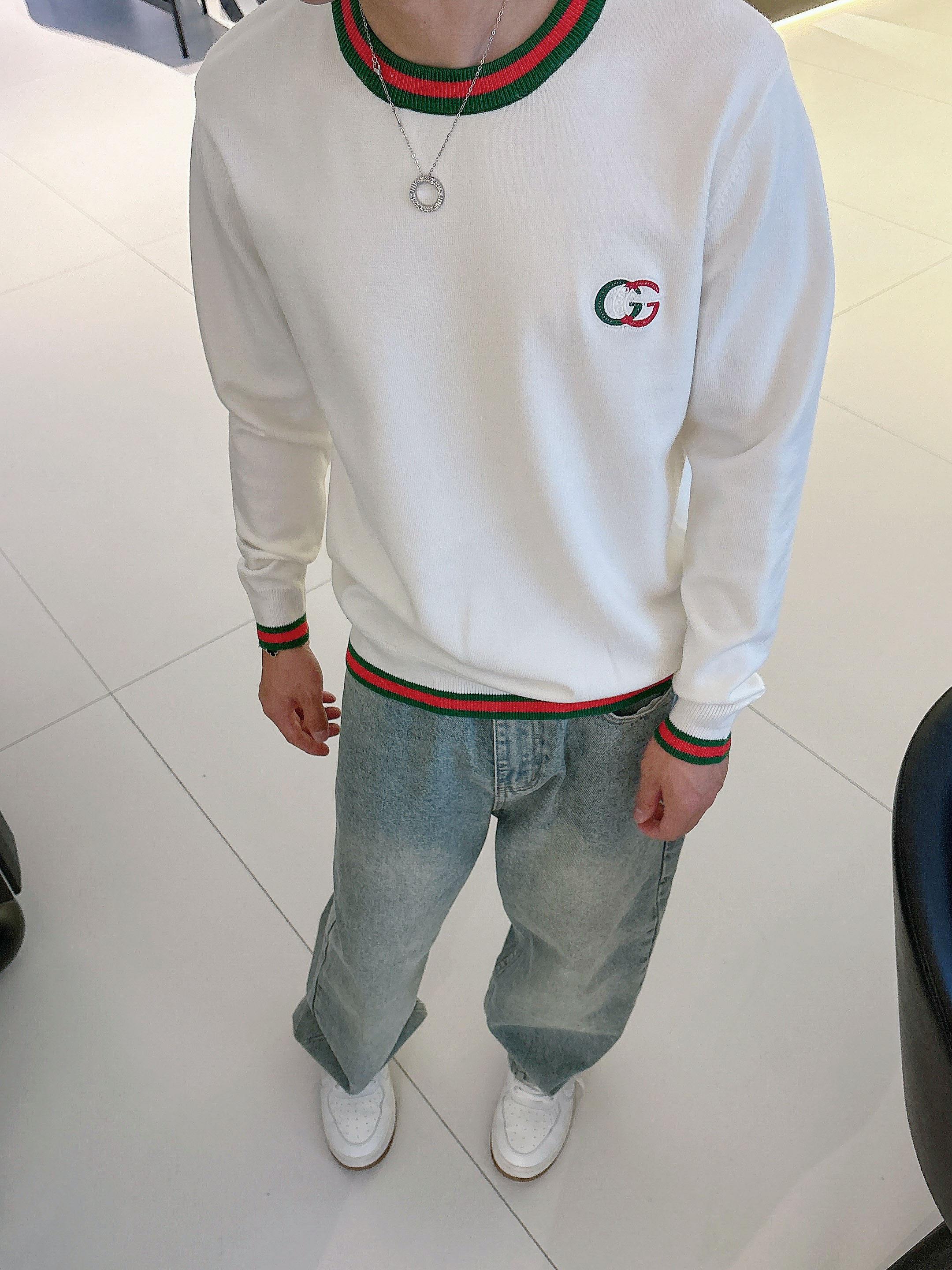 古驰Gucci 2025官网秋冬季最新款圆领毛衣，专柜同步在售爆款！特供羊毛混纺面料.手感舒适.可直接接