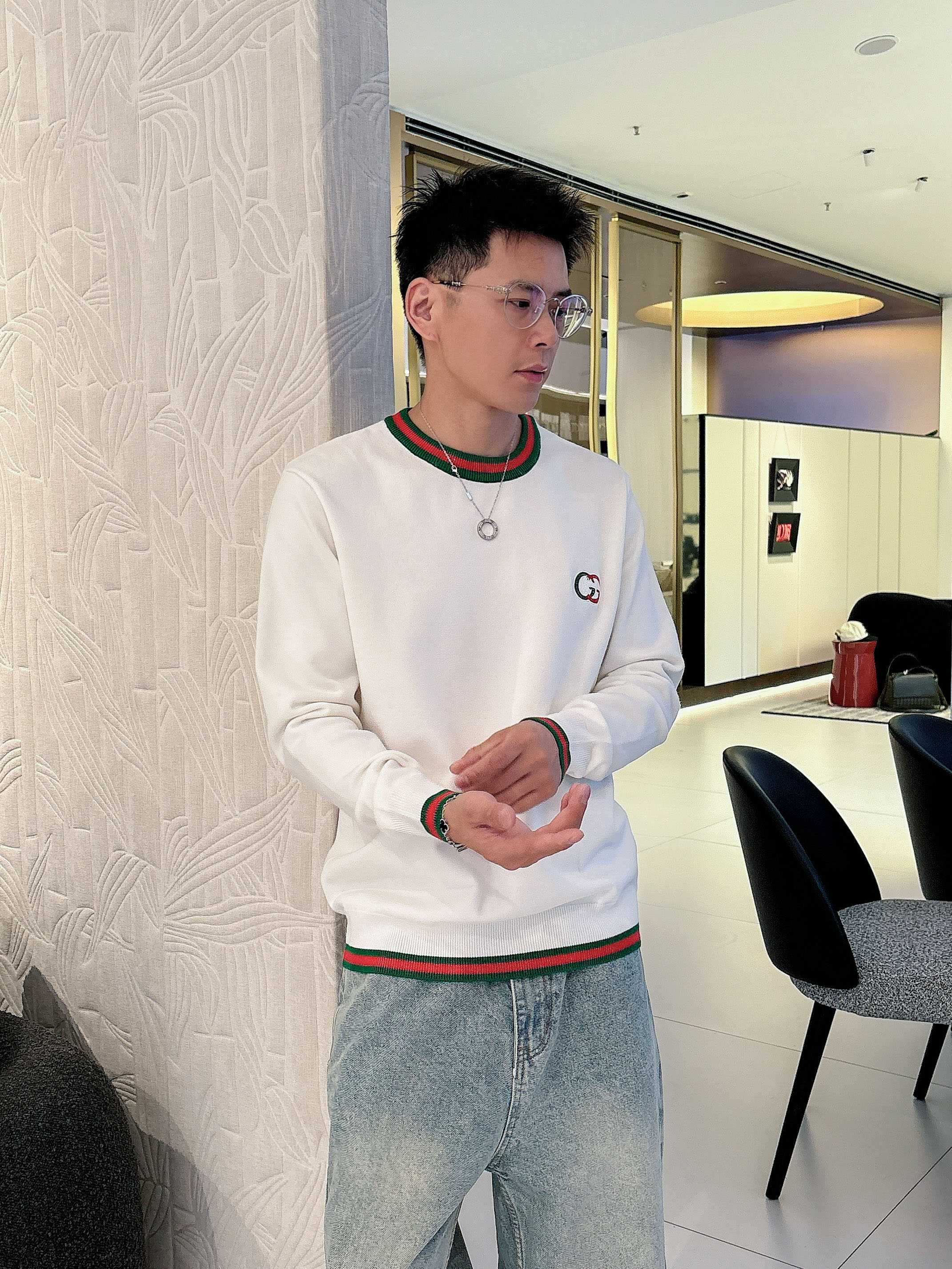 古驰Gucci 2025官网秋冬季最新款圆领毛衣，专柜同步在售爆款！特供羊毛混纺面料.手感舒适.可直接接