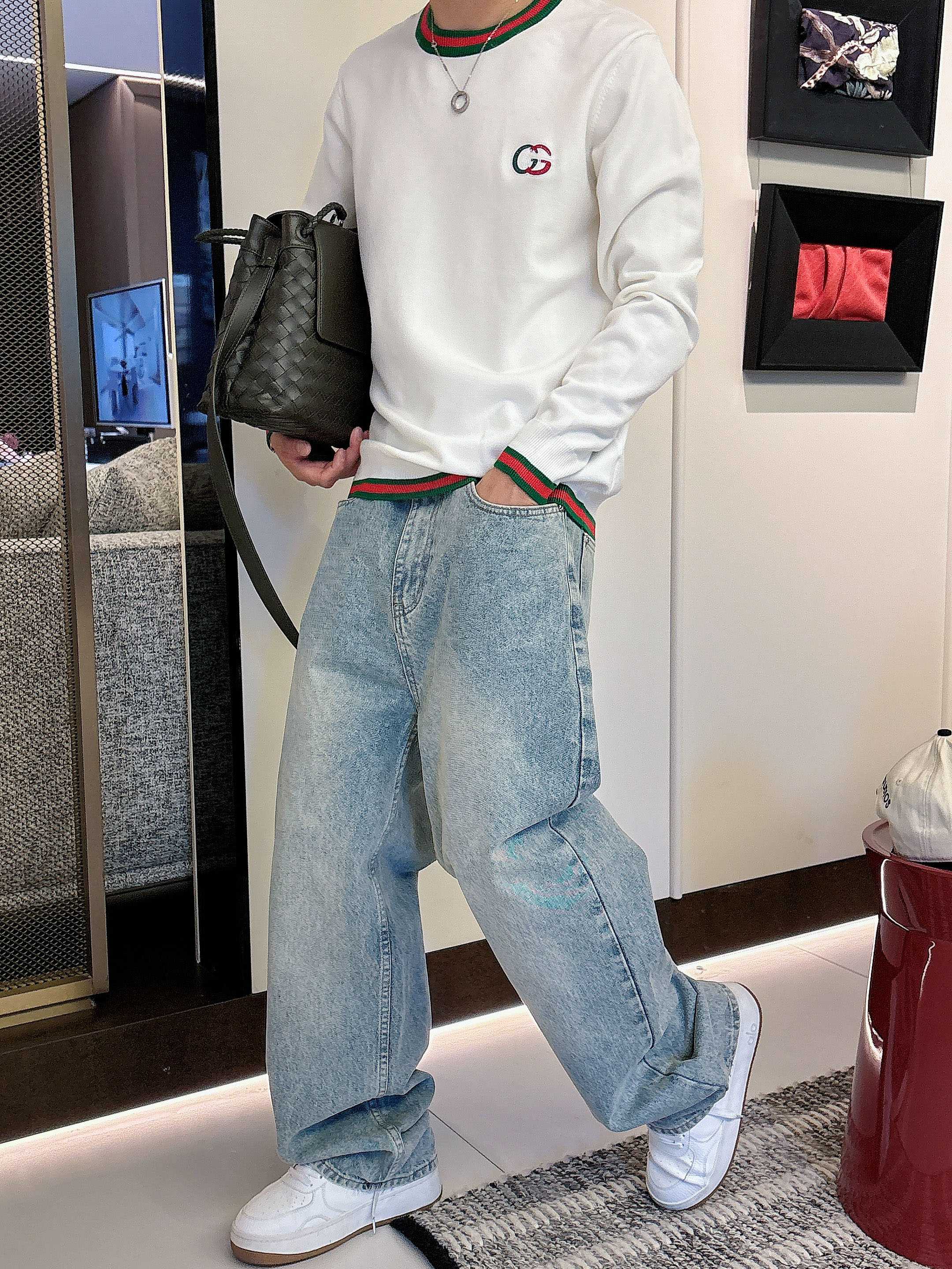 古驰Gucci 2025官网秋冬季最新款圆领毛衣，专柜同步在售爆款！特供羊毛混纺面料.手感舒适.可直接接