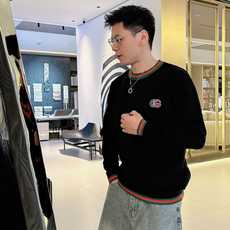 古驰Gucci 2025官网秋冬季最新款圆领毛衣,专柜同步在售爆款!特供羊毛混纺面料.手感舒适.可直接接 古驰Gucci 2025官网秋冬季最新款圆领毛衣,专柜同步在售爆款!特供羊毛混纺面料.手感舒适.可直接接