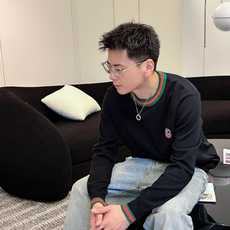 古驰Gucci 2025官网秋冬季最新款圆领毛衣,专柜同步在售爆款!特供羊毛混纺面料.手感舒适.可直接接 古驰Gucci 2025官网秋冬季最新款圆领毛衣,专柜同步在售爆款!特供羊毛混纺面料.手感舒适.可直接接