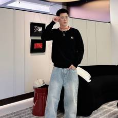 巴宝莉bur 2025官网秋冬季最新款圆领毛衣,专柜同步在售爆款!特供羊毛混纺面料.手感舒适.可直接接触 巴宝莉bur 2025官网秋冬季最新款圆领毛衣,专柜同步在售爆款!特供羊毛混纺面料.手感舒适.可直接接触